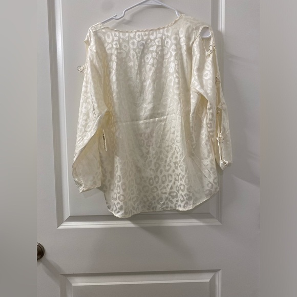 NWT Retrology Cheetah Print White Blouse with Cage Sleeves medium - Picture 2 of 8